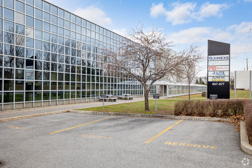 867-877 Boul Jean-Paul-Vincent, Longueuil, QC à louer - Photo de l’immeuble – Image 2 sur 4