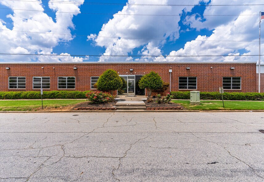 2370 Sullivan Rd, College Park, GA à louer - Photo de l’immeuble – Image 3 sur 7