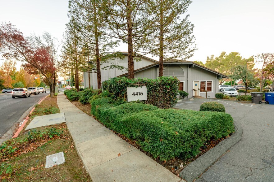 4415 Cowell Rd, Concord, CA à louer - Photo de l’immeuble – Image 3 sur 7