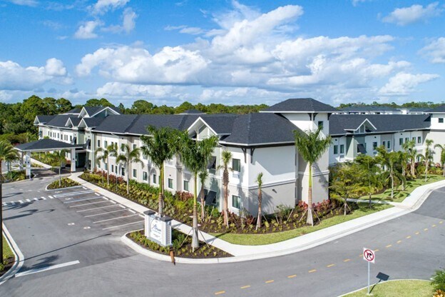 Plus de détails pour 1321 NE 24th Ave, Cape Coral, FL - Santé à vendre