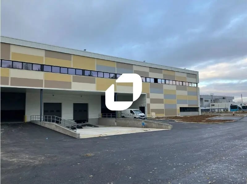 226 Rue Jacques Monod, Plaisir à louer Photo de l’immeuble– Image 1 sur 19