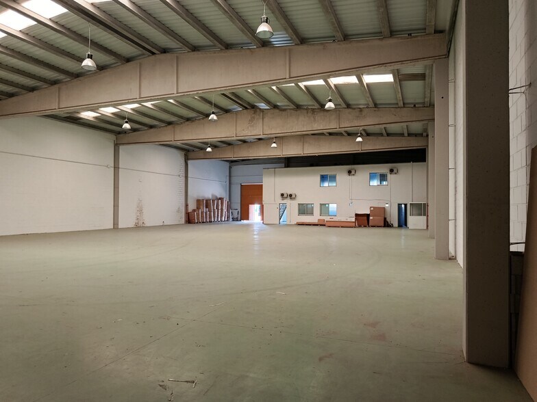 Industriel/Logistique dans Fuenlabrada, Madrid à vendre - Photo de l’immeuble – Image 3 sur 5