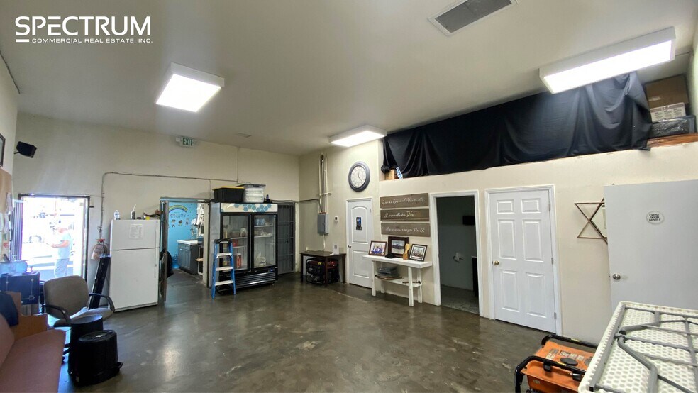 7250-7256 Reseda Blvd, Reseda, CA à louer - Photo de l’immeuble – Image 2 sur 3