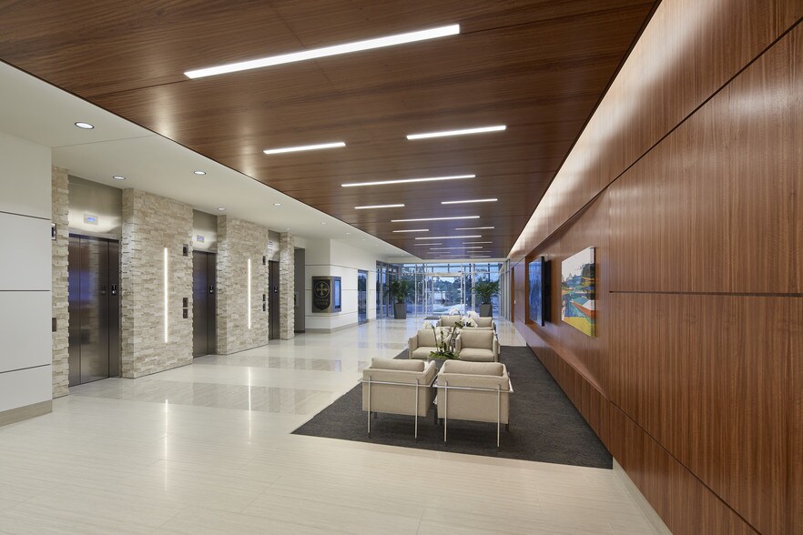 5425 Page Rd, Durham, NC à louer - Hall d’entrée – Image 2 sur 13