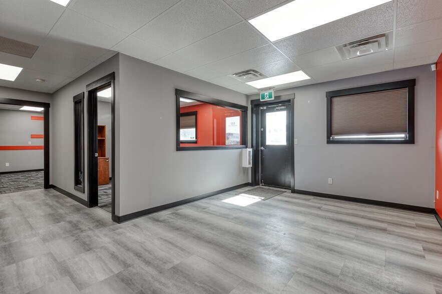 133 River Ave, Cochrane, AB à louer - Photo de l’immeuble – Image 3 sur 10