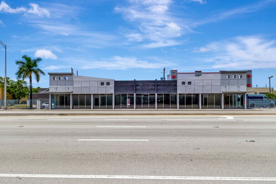 925 W Broward Blvd, Fort Lauderdale, FL à louer - Photo de l’immeuble – Image 2 sur 61
