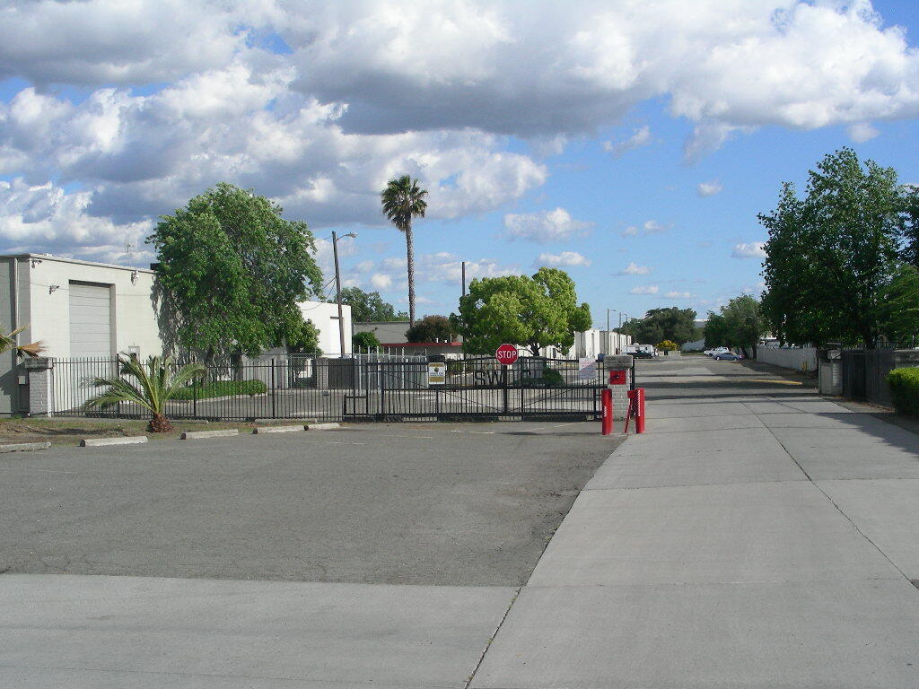 4652 E Waterloo Rd, Stockton, CA à louer Photo intérieure– Image 1 sur 2