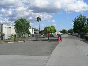 4652 E Waterloo Rd, Stockton, CA à louer Photo intérieure– Image 1 sur 2