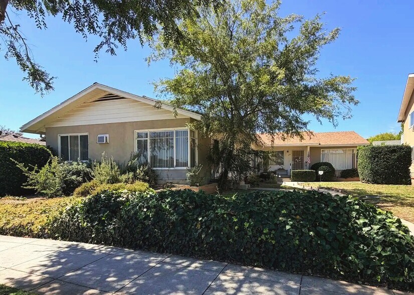 735 Barris Dr, Fullerton, CA à vendre - Photo principale – Image 2 sur 7