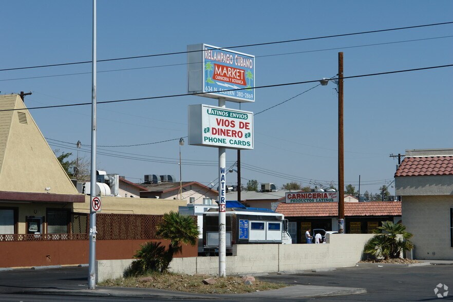 634 N Eastern Ave, Las Vegas, NV à louer - Photo de l’immeuble – Image 3 sur 5