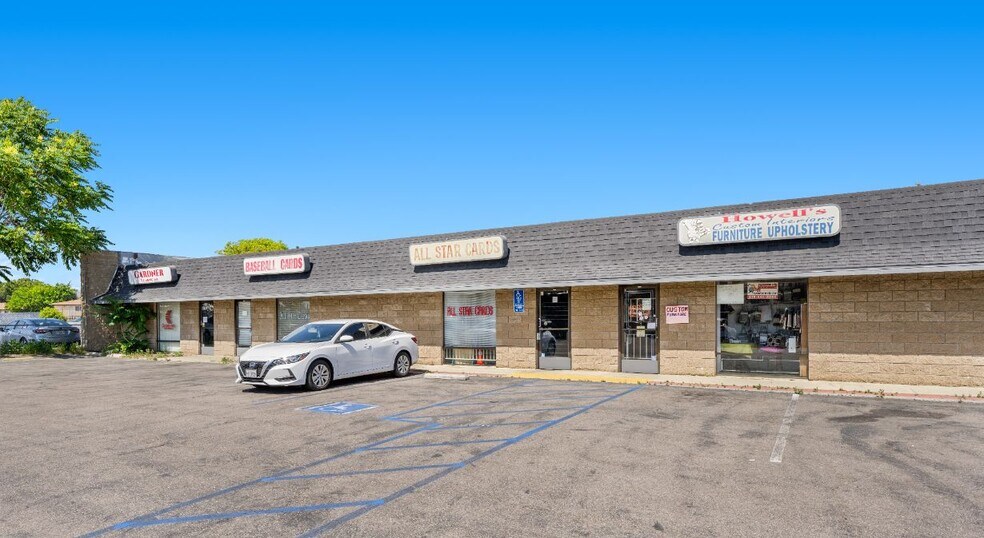 8781 Cuyamaca St, Santee, CA à vendre - Photo de l’immeuble – Image 3 sur 19