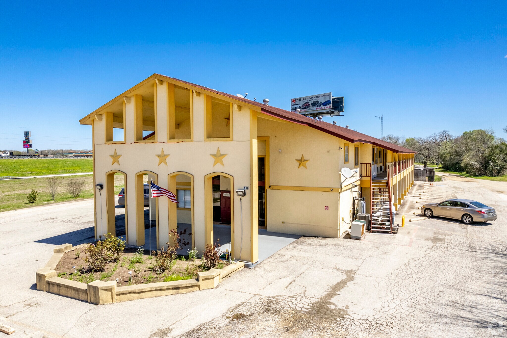 718-720 N La Grange St, Flatonia, TX à vendre Photo principale– Image 1 sur 8
