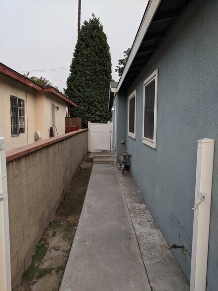 12843 Columbia Way, Downey, CA à vendre - Photo de l’immeuble – Image 3 sur 140
