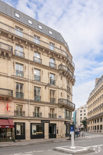 23 Rue Chauchat, Paris à louer - Photo de l’immeuble – Image 2 sur 3