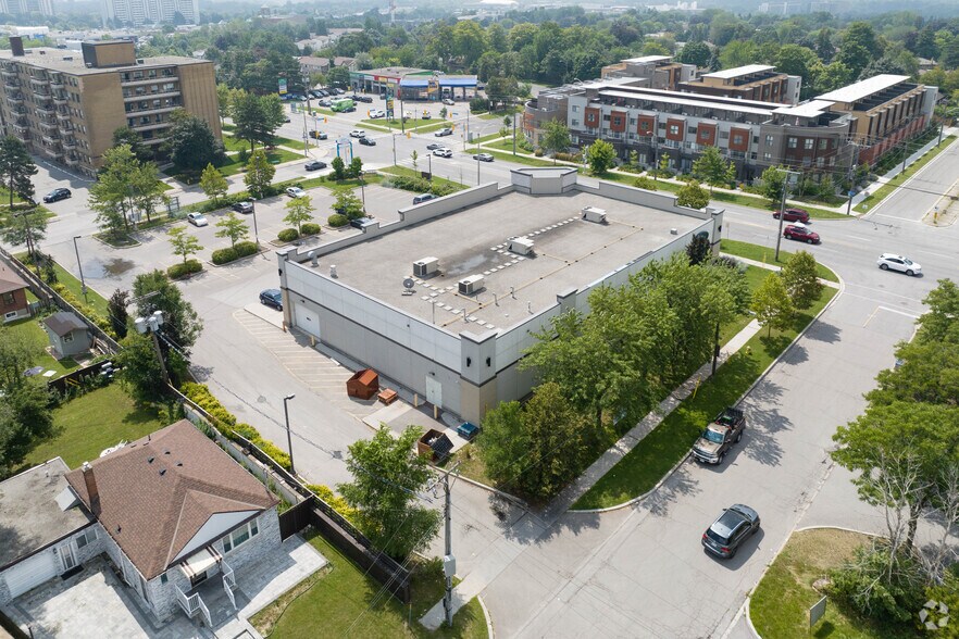 1925 Victoria Park Av, Toronto, ON à louer - Photo de l’immeuble – Image 3 sur 5