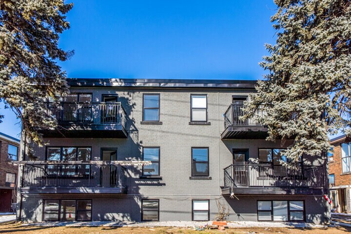 1744 Wilson Ave, Toronto, ON à vendre - Photo principale – Image 1 sur 38