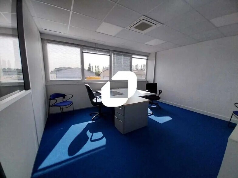 Bureau dans Les Essarts-le-Roi à louer - Photo de l’immeuble – Image 1 sur 1