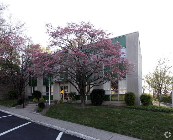 1 Hidden Dr, Jenkintown, PA à vendre - Photo de l’immeuble – Image 2 sur 5