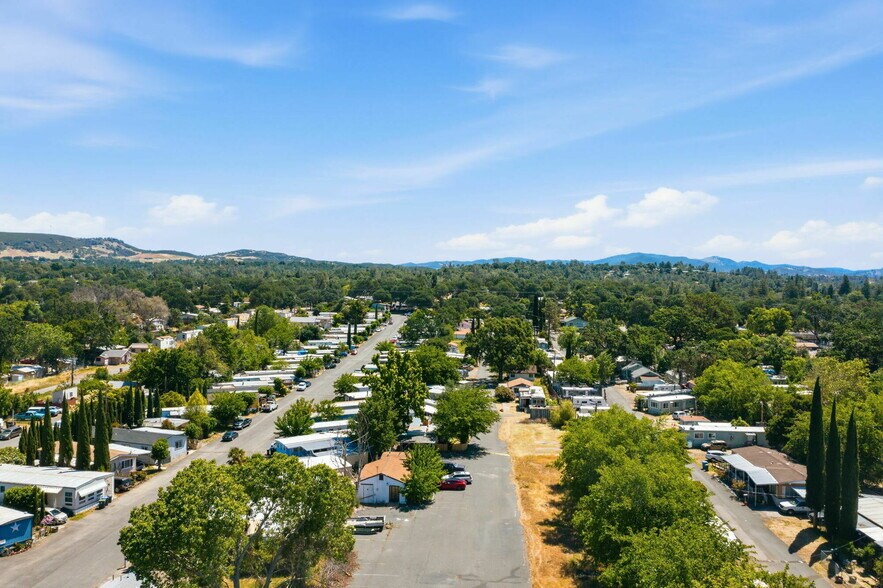 5755 Old Highway 53, Clearlake, CA à vendre - Photo de l’immeuble – Image 2 sur 7