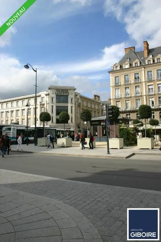 Local commercial dans Rennes à louer Photo de l’immeuble– Image 1 sur 2