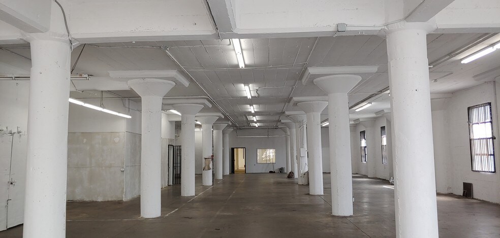 1115 Santee St, Los Angeles, CA à louer - Photo intérieure – Image 3 sur 9