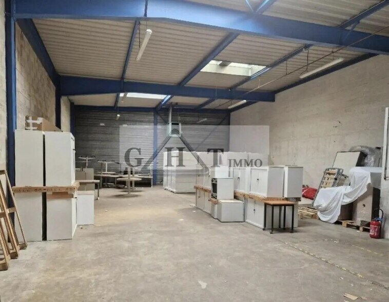 Local commercial dans Ivry-sur-Seine à louer - Photo de l’immeuble – Image 2 sur 2