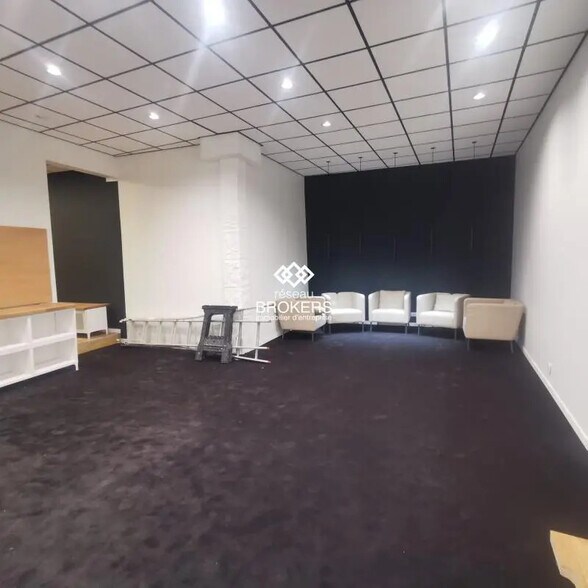 Local commercial dans Thonon-les-Bains à louer - Photo de l’immeuble – Image 3 sur 3