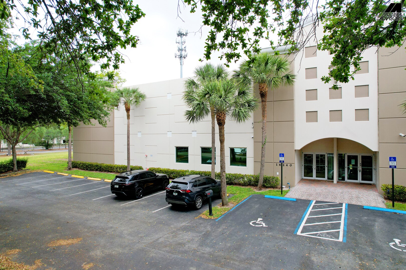 14240 Palmetto Frontage Rd, Miami Lakes, FL à louer Photo de l’immeuble– Image 1 sur 20