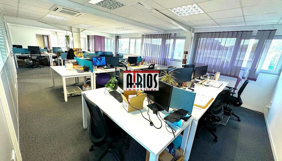 Bureau dans Six-Fours-les-Plages à louer - Photo de l’immeuble – Image 3 sur 7