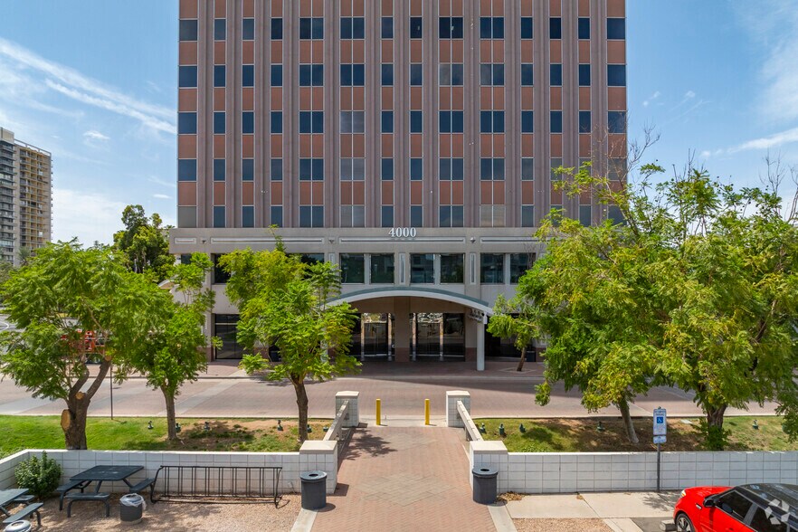 4000 N Central Ave, Phoenix, AZ à louer - Photo de l’immeuble – Image 3 sur 5