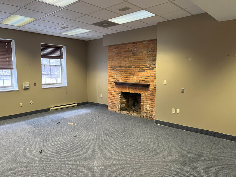214 E Lexington St, Baltimore, MD à vendre - Photo de l’immeuble – Image 2 sur 10
