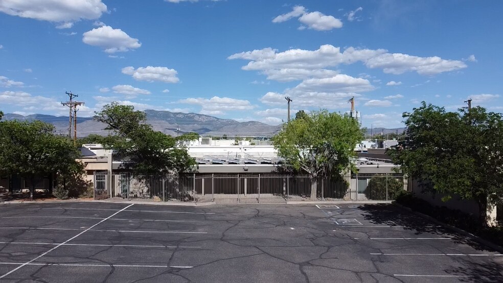 630 Manzano St NE, Albuquerque, NM à vendre - Photo de l’immeuble – Image 2 sur 4