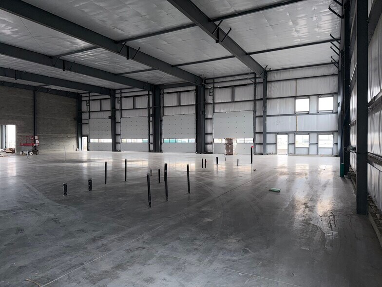 6 Wrangler Pl, Rocky View No 44, AB à louer - Photo de l’immeuble – Image 1 sur 7