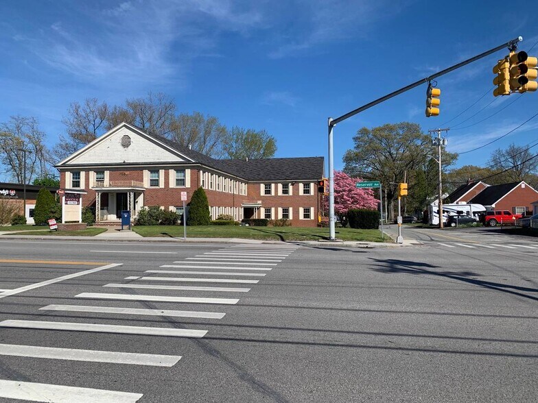 960 Reservoir Ave, Cranston, RI à louer - Photo principale – Image 1 sur 18