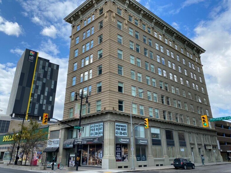 283 Portage Av, Winnipeg, MB à louer - Photo de l’immeuble – Image 1 sur 1