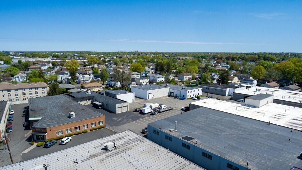 74 Louis Ct, South Hackensack, NJ à louer - Photo de l’immeuble – Image 3 sur 8