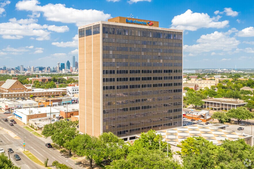 400 S Zang Blvd, Dallas, TX à louer - Photo de l’immeuble – Image 2 sur 37