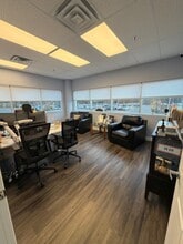 348 N US Hwy 9, Manalapan Township, NJ à louer Photo intérieure– Image 1 sur 5