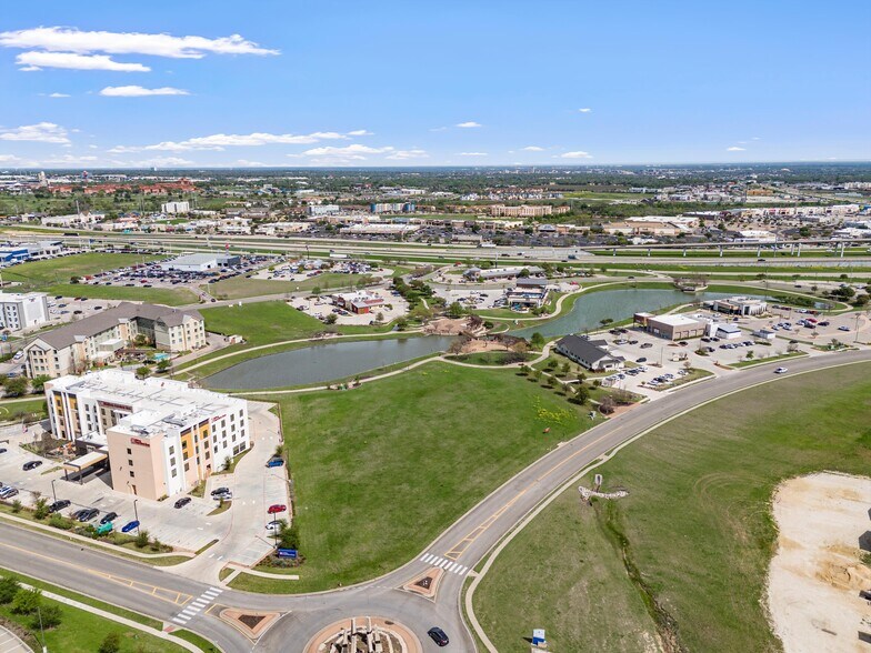 Crosslake Parkway, Waco, TX à vendre - Photo principale – Image 1 sur 5