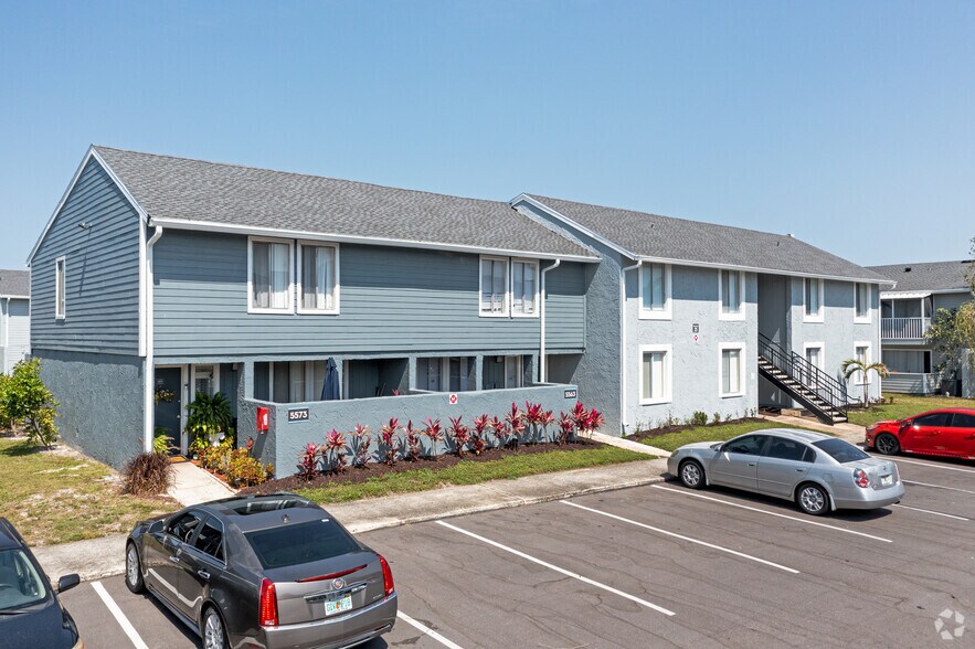 2148 54th Ave S, Saint Petersburg, FL à vendre - Photo de l’immeuble – Image 3 sur 61
