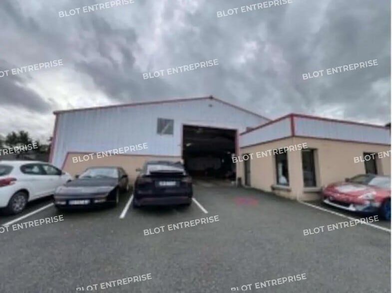 Bureau dans Bain-de-Bretagne à louer - Photo de l’immeuble – Image 2 sur 6