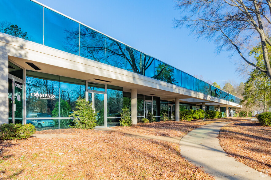 10120 W Broad St, Glen Allen, VA à louer - Photo de l’immeuble – Image 1 sur 2