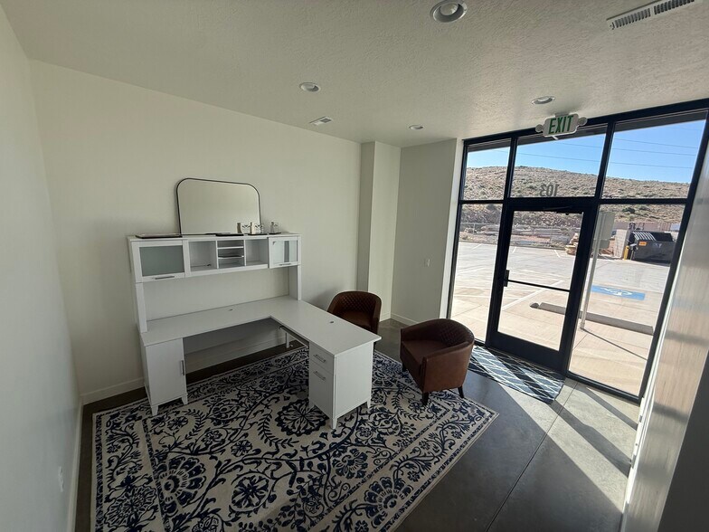 5508 240 N, Hurricane, UT à louer - Photo de l’immeuble – Image 3 sur 8