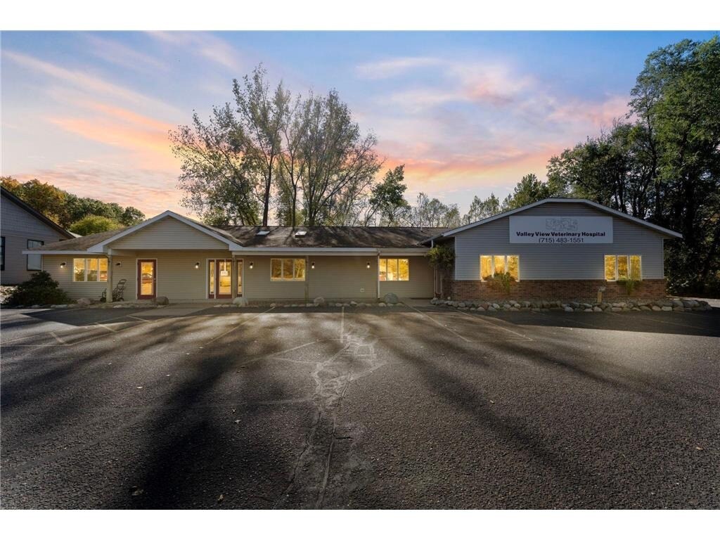 821 Us-8, Saint Croix Falls, WI à vendre Photo de l’immeuble– Image 1 sur 24