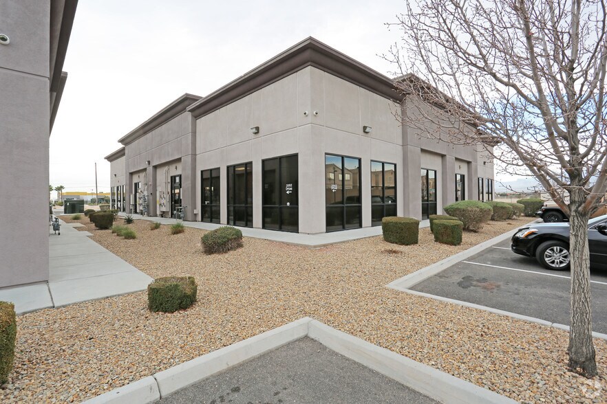 3560 W Cheyenne Ave, North Las Vegas, NV à louer - Photo de l’immeuble – Image 2 sur 24