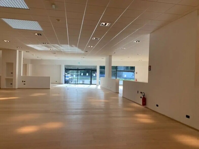 Local commercial dans Avignon à louer - Photo de l’immeuble – Image 3 sur 6