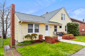 133 SW 2nd St, Troutdale, OR à louer Photo de l’immeuble– Image 1 sur 1