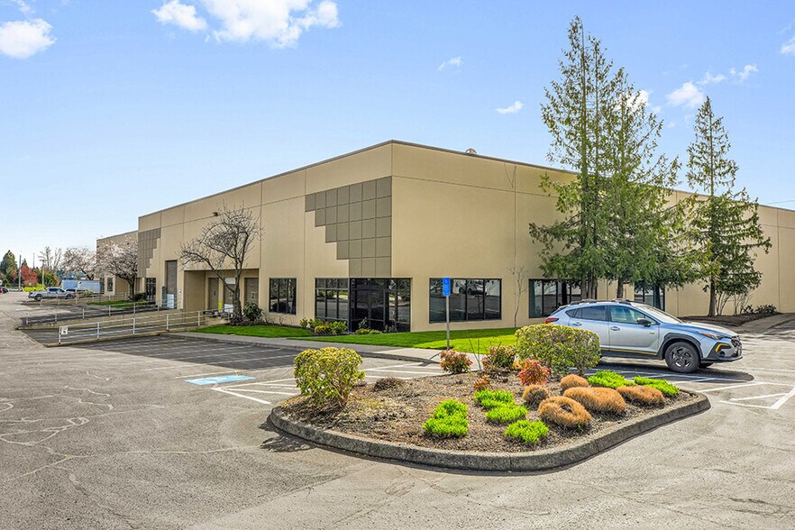 27350 SW 95th Ave, Wilsonville, OR à louer - Photo de l’immeuble – Image 2 sur 11