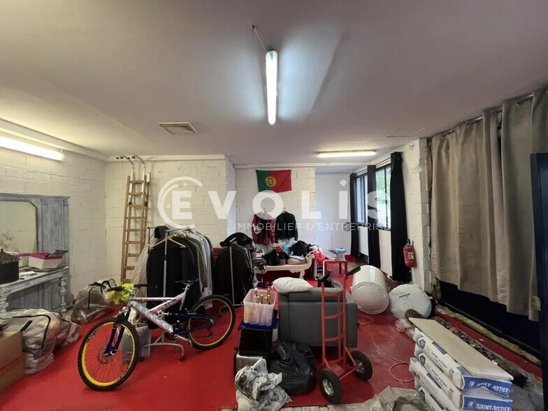 Local d’activités dans Noisy-le-Grand à louer - Photo de l’immeuble – Image 3 sur 9