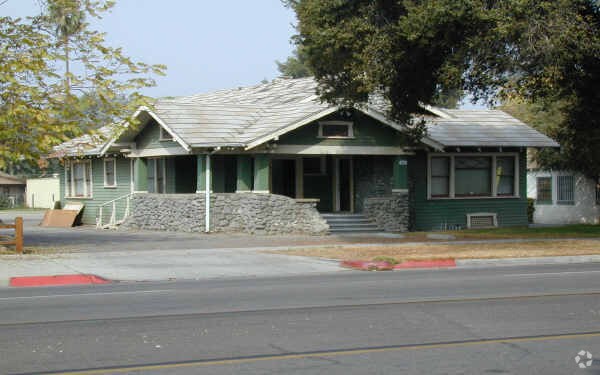 6841 Magnolia Ave, Riverside, CA à louer - Photo de l’immeuble – Image 3 sur 6